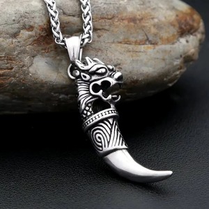 Yunnique – collier avec pendentif en forme de dent de loup Viking, Vintage, en acier inoxydable, tête d'animal, bijoux à la mode pour hommes, cadeau, chaîne de 60cm - Product Image 1