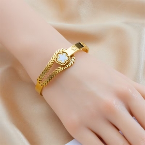 Nuova moda Trending 18K placcato PVD acciaio inossidabile portafortuna trifoglio <span class=keywords><strong>gioielli</strong></span> donna braccialetti in acciaio inox - Product Image 6
