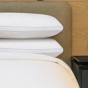 Coussinets d'oreiller d'hôtel personnalisés, doux et ferme, en fibres de polyester, de luxe et économiques pour hôtels - Product Image 3