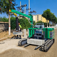 Machine de pavage automotrice sur chenilles pour dalles de béton et pierres naturelles, avec aspirateur et élévateur à palettes intégrés