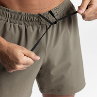 Aoyema OEM Camo Solid 2in1 Short de course pour homme Séchage rapide Double couche Respirant Élastique Short de sport pour homme avec poches