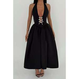 Vestido de Bailarina Negro con Elegante Detalle de Lazo de Perlas - Product Image 3