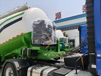 Semi-remorque en ciment en vrac 40000L Remorque de camion-citerne de ciment en poudre sèche en acier pour le transport de poudre de chaux