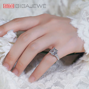 แหวนหมั้นเพชรทรงเหลี่ยมมรกต 3 กะรัต ผลิตในห้องปฏิบัติการ GIGAJEWE |   สี DEF |   แหวน<span class=keywords><strong>ทอง</strong></span>คำแท้รับรองโดย IGI - Product Image 3