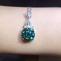 Vente en gros CAOSHI Colliers pendentifs ronds en cristal de zircone vert Colliers pendentifs imités en plaqué rhodium pour femmes élégantes