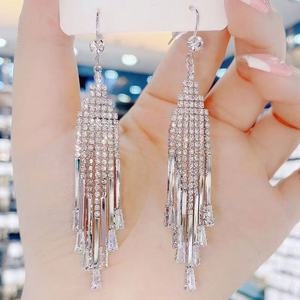 Pendientes Largos de Mujer con Borla y Forma de Mariposa, Chapados en Oro de 18K, con Cristales de Estrás, Estilo Verano 2025, Lujo Ligero, Tendencia en Internet - Product Image 4