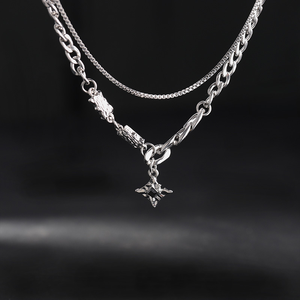 Collar con colgante de cruz, diseño simple y unisex - Product Image 3