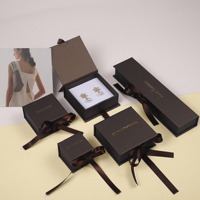 Boîte cadeau de bijoux OEM Sunny Pack, boîtes de bijoux de marque de luxe en papier magnétique avec logo personnalisé emballage en brun chocolat