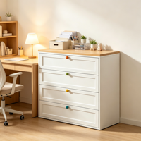 Commode à 4 tiroirs en acier blanc moderne et durable avec poignées multicolores pour l'organisation simple de la chambre et du salon