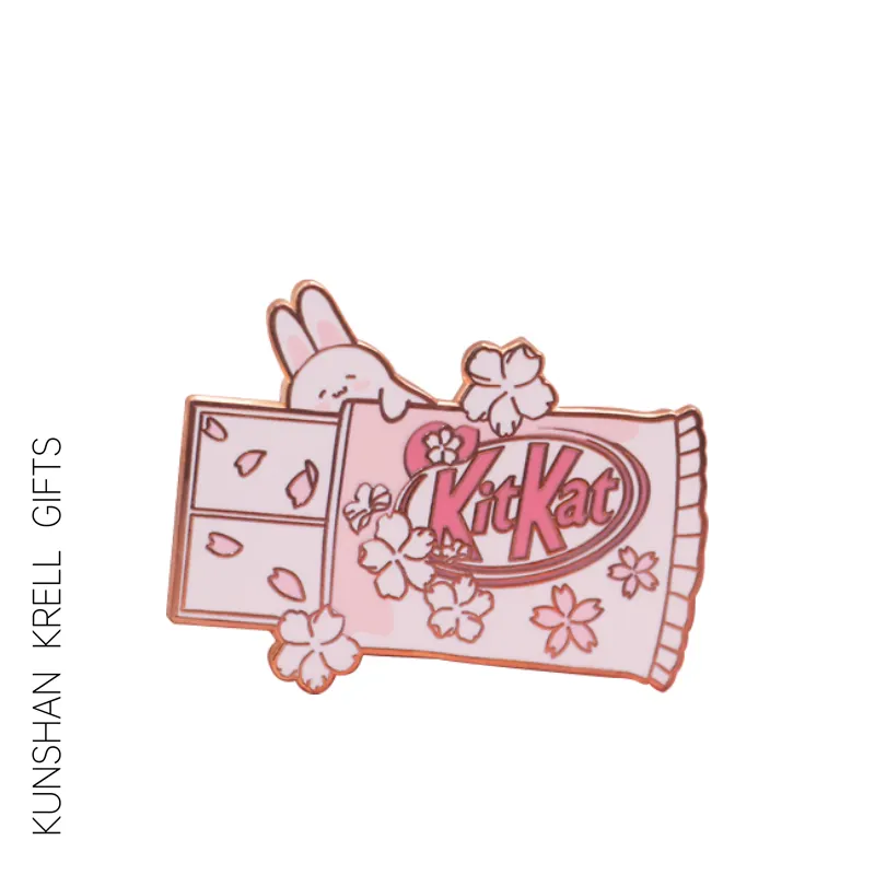 Kunshan Krell personalizzato cartoon cute pink bunny kitkat chocolate metal badge personalizzazione spille smaltate personalizzate