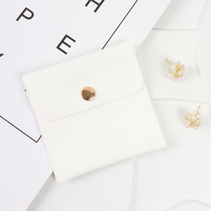 MOJIU Sac en microfibre blanc de luxe 8x8cm avec cordon de serrage pour bijoux, anneaux, boucles d'oreilles, pochette pour emballage cadeau haut de gamme - Product Image 1