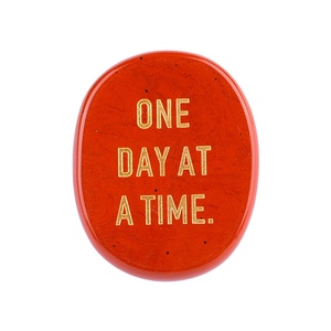 Pietre di Cristallo Incise con <span class=keywords><strong>Scritta</strong></span> in Oro 'One Day at a Time' per Regali di Incoraggiamento e Decorazioni Riflettenti da Scrivania - Product Image 1