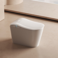 WC intelligent monobloc blanc avec chasse d'eau automatique par capteur de pied, télécommande, siège chauffant et siphon en S pour hôtel et salle de bain domestique