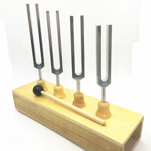 Kit de diapasons musicaux 256 320 384 512 Hz en gros, instrument pédagogique de vibration sonore pour laboratoire scolaire avec boîte de transport en bois - Product Image 3