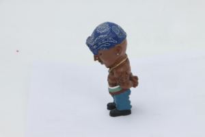 Ornements réalistes de meubles de bureau d'artisanat de résine dans le style de pyramide pour des rappeurs - Product Image 5