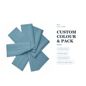Serviette de toilette pliée en M bleue, 1 pli, en pâte de bois vierge, absorbante, personnalisable - Product Image 1
