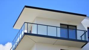 Ringhiera in Vetro Moderna Personalizzata con Corrimano in Acciaio Inossidabile - Product Image 3