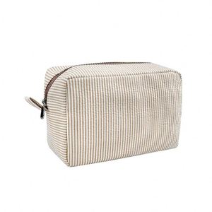 Portable Cosmetic Skincare Bag Square <b>Makeup</b> <b>Storage</b> Travel Zipper Closure Candy Pattern Soft Handle Seersucker - Product Image 5
