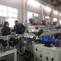 Machine d'extrusion de tuyaux en plastique PP PPR pour eau chaude et froide, entièrement automatique, à vis simple, contrôlée par PLC et entraînée par une boîte de vitesses