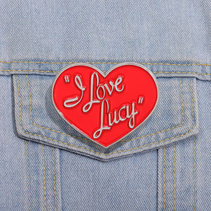 Ik Hou Van <span class=keywords><strong>Lucy</strong></span> Emaille Pin Klassieke Tv-Show Rood Hart Broche Revers Badge Sieraden Cadeau Voor Vrienden Groothandel - Product Image 1