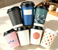 Ensemble d'emballages à emporter pour café : gobelets en papier, sacs kraft, porte-gobelets et manchons pour boulangerie et restaurant