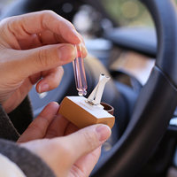 Diffuseur de parfum pour voiture en forme de boîte à cadeaux en plâtre de luxe fait à la main avec plusieurs designs de couleurs