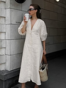 <span class=keywords><strong>Abito</strong></span> Camicia <span class=keywords><strong>Midi</strong></span> <span class=keywords><strong>Estivo</strong></span> in Cotone e Lino con Bottoni Frontali, Scollo a V, Maniche a Sbuffo, Schiena Aperta e Logo Personalizzato per Donne - Product Image 2