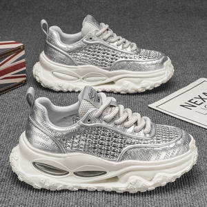 รองเท้าผู้ชาย 2025 ฤดูร้อน รุ่นใหม่ ระบายอากาศได้ดี ผ้าตาข่าย แบบผูกเชือก ทันสมัย ใช้งานได้หลากหลาย พื้นหนา ทนทานต่อการสึกหรอ สไตล์วัยรุ่น แฟชั่นสปอร์ต ลำลอง - Product Image 2