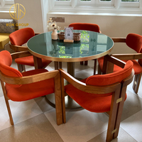 Chaise de restaurant d'hôtel moderne et confortable avec dossier en tissu incurvé et structure en bois pour mobilier de café commercial et salon de thé
