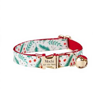 Collar Ajustable Navideño con Visco y Campana Dorada para Perros y Gatos, Regalo Festivo para Machos y Hembras - Product Image 1