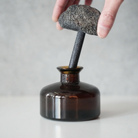 Diffuseur d'arômes moderne en pierre de lave irrégulière avec bouteille en verre ambré personnalisée, ensemble diffuseur d'huiles essentielles en gros pour la maison et le bureau