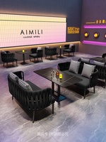 Table et chaises de restaurant de spécialité en velours confortable de qualité grunge commerciale