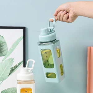 Venta al por mayor: Vaso de viaje de plástico Kawaii de 700ml, linda botella agitadora con pajita para niñas, portátil, para té y leche, ideal como regalo. - Product Image 2