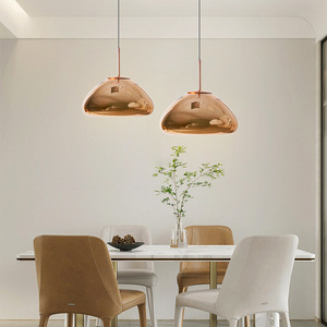 โคมไฟระย้าแก้วสไตล์นอร์ดิกมินิมอล ดีไซน์สร้างสรรค์ รูปทรงแปลกตา ชุบเคลือบด้วยไฟฟ้า เหมาะสำหรับเคาน์เตอร์บาร์ ร้านอาหารชาบู และห้องนั่งเล่น - Product Image 4