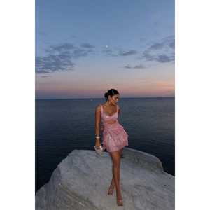 Vestido de Fiesta Corto de Raso Rosa con Lentejuelas en la Espalda, Cintura Imperio, Estilo Romántico, Tirantes Espagueti, Hasta la Rodilla, Talla XS - Product Image 2