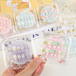 Qianya Cute Sweet Pearl Press en las <span class=keywords><strong>uñas</strong></span> para niños-Diseño de dibujos animados, <span class=keywords><strong>Uñas</strong></span> postizas extraíbles con pestañas adhesivas, puntas de Arte de <span class=keywords><strong>uñas</strong></span> reutilizables - Product Image 4