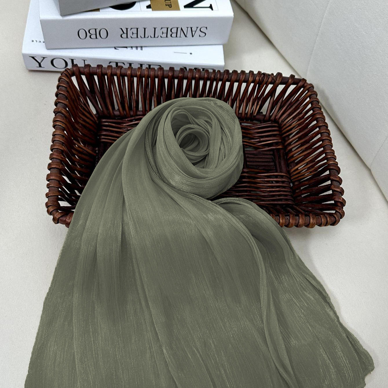 ผ้าคลุมศีรษะสีเขียวขวด