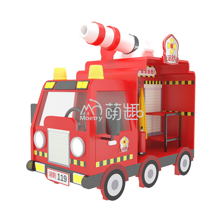 Bois faire semblant de jouer des meubles-camion de pompiers