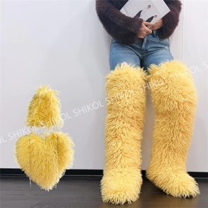 Bottes hautes en fourrure mongole SHIKOL avec sacs et ensemble de chaussures, sac à main en forme de cœur en peluche longue et luxueuse, Hiver 2025 - Product Image 5