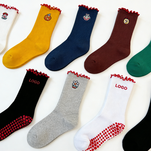 Chaussettes de yoga antidérapantes respirantes pour femmes, à volants mignons, personnalisées, pour le Pilates - Product Image 3