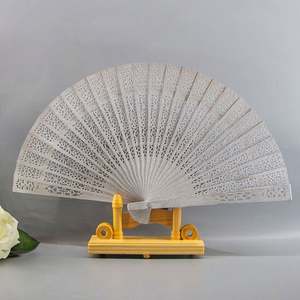 Éventail pliant en bois gravé personnalisé – Décoration de fête d'anniversaire et de mariage, cadeaux peints pour invités, pour célébration de bébé - Product Image 2