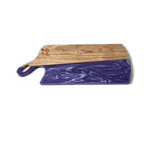 Meilleure vente Planche à fromage en bois résine époxy avec poignée Planche à petit-déjeuner design Planche à charcuterie en bois d'acacia personnalisée Ustensiles de cuisine - Product Image 1