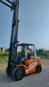 Chariots élévateurs diesel d'origine TCM utilisés mât à deux étages 4WD avec emballage de palettes pour les restaurants de détail et les industries de l'imprimerie - Product Image 5