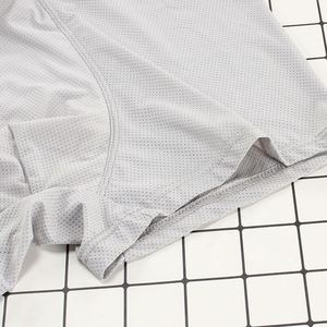 กางเกงบ็อกเซอร์ชายผ้าตาข่ายระบายอากาศดี สีพื้น ผ้าไหมน้ำแข็ง ขายส่ง - Product Image 3