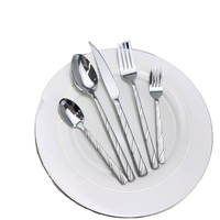 Ensemble de couverts de luxe en acier inoxydable avec finition dorée, couteau, fourchette, cuillère, couverts haut de gamme pour la maison, l'hôtel, le restaurant
