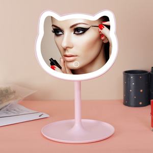 Miroir de maquillage LED rose en verre rétroéclairé avec motif de chat, sur pied pour salle de bain - Product Image 5