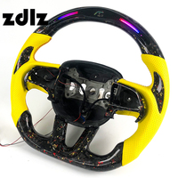 Volant personnalisé en cuir perforé jaune avec LED et fibre de carbone forgée pour Dodge Charger Challenger SRT 2018 2019 2020 2021