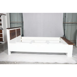 Cadre de lit simple en bois blanc et naturel Muro avec tête de lit rustique à panneaux - Product Image 5