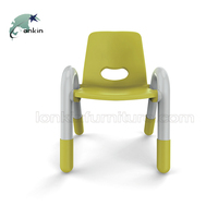Chaise en plastique PP colorée, durable, démontable, pour la maternelle et l'école, avec un design confortable