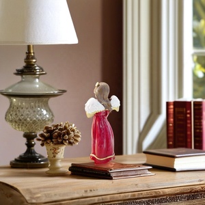 Decoraciones Navideñas de Ángel Rojo de Resina Vintage, Ángel Niña con Arpa y Violín para el Hogar o la Sala de Estudio - Product Image 6